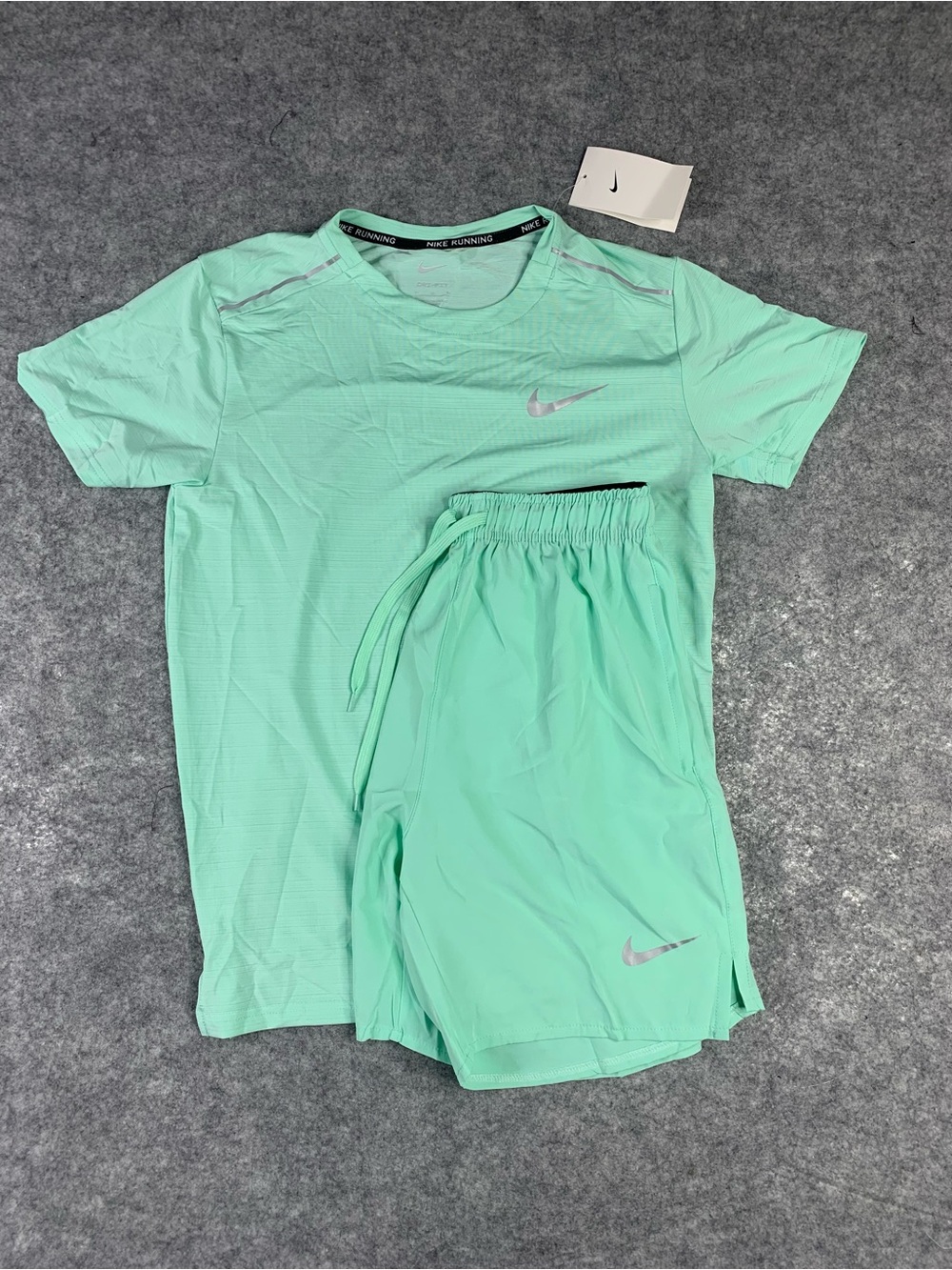 NWT Nike Miler Shirt Challenger Shorts Mens Medium Green Dri-FIT Running Set